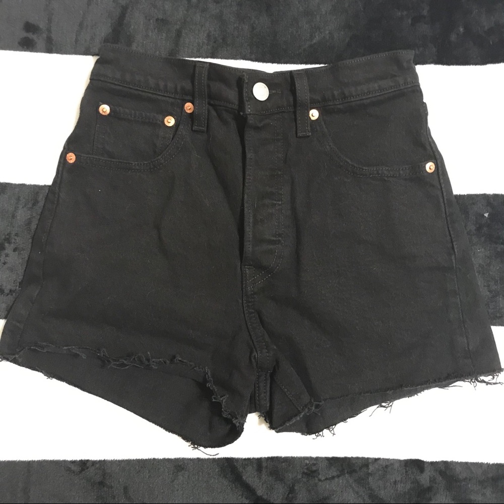 Levi’s Premium Denim Ribcage Shorts 24”, Black